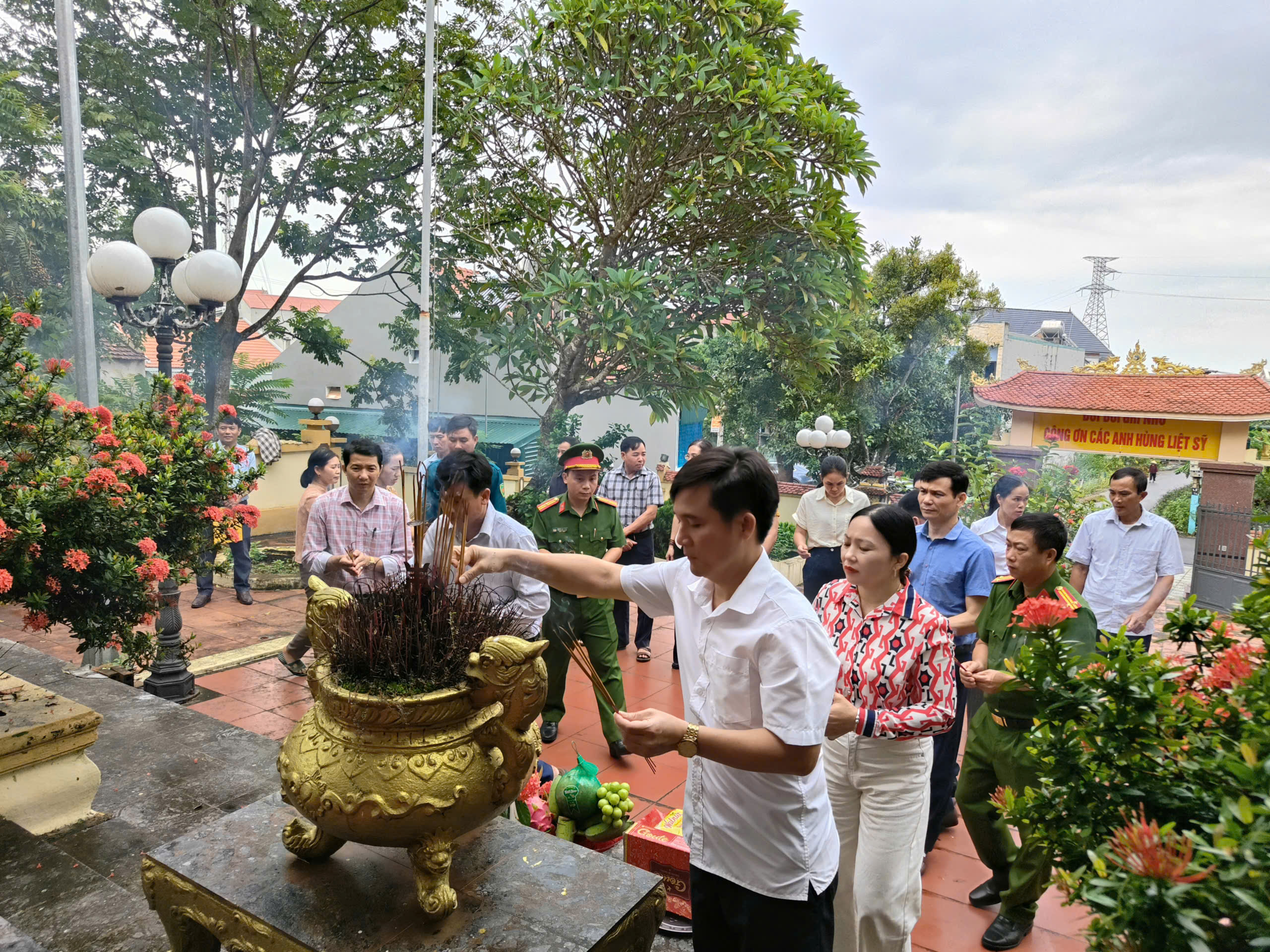 Anh-tin-bai